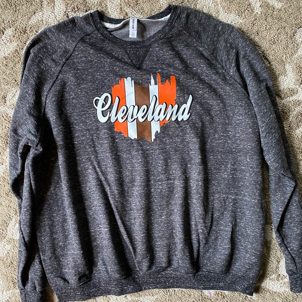 S⭕️LD      NWOT Cleveland Browns Sweatshirt